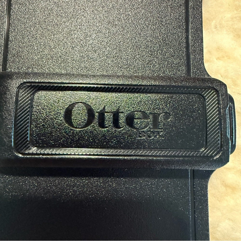 OtterBox Rugged Black Case with Clip - Picture 3 of 12